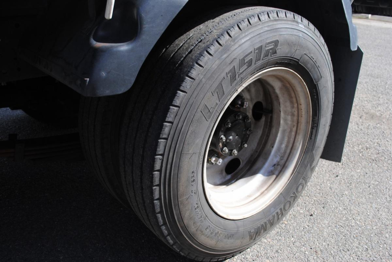 H17 タイタン 平ボディ 積載3t|中古トラックの販売・買取・査定のアイナビ