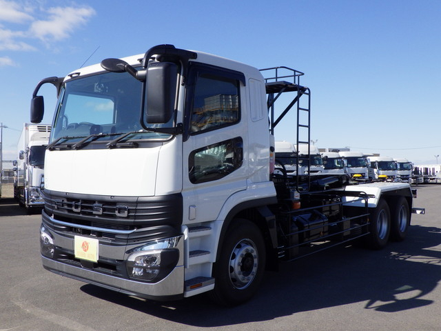 三菱2PG-FV80VYフックロール10t超格納式リアバンパー|中古トラックの販売・買取・査定のアイナビ