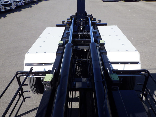 三菱2PG-FV80VYフックロール10t超格納式リアバンパー|中古トラックの販売・買取・査定のアイナビ