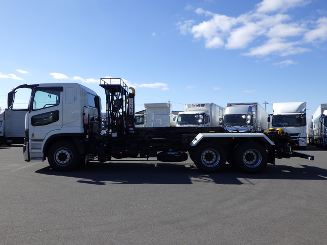 三菱2PG-FV80VYフックロール10t超格納式リアバンパー|中古トラックの販売・買取・査定のアイナビ