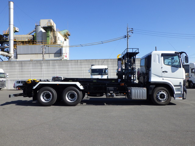 三菱2PG-FV80VYフックロール10t超格納式リアバンパー|中古トラックの販売・買取・査定のアイナビ