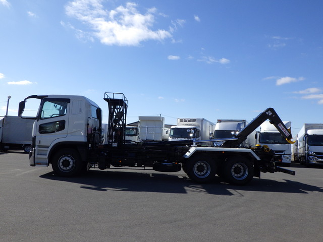 三菱2PG-FV80VYフックロール10t超格納式リアバンパー|中古トラックの販売・買取・査定のアイナビ