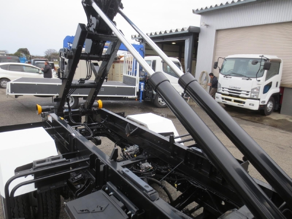 三菱ファイターアームロール|中古トラックの販売・買取・査定のアイナビ