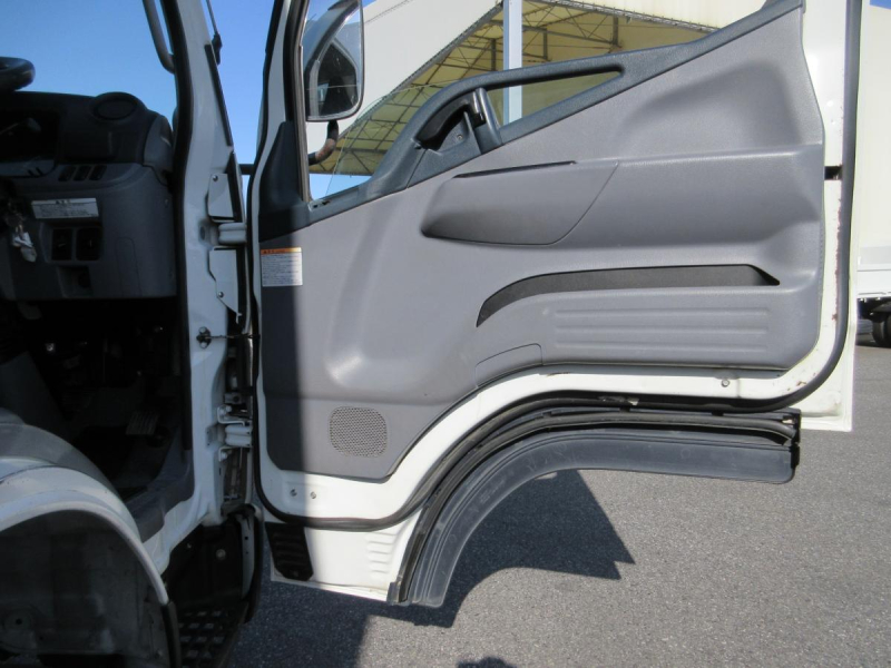 AT 保冷バン 積載1350Kg 東プレ製 !!|中古トラックの販売・買取・査定のアイナビ