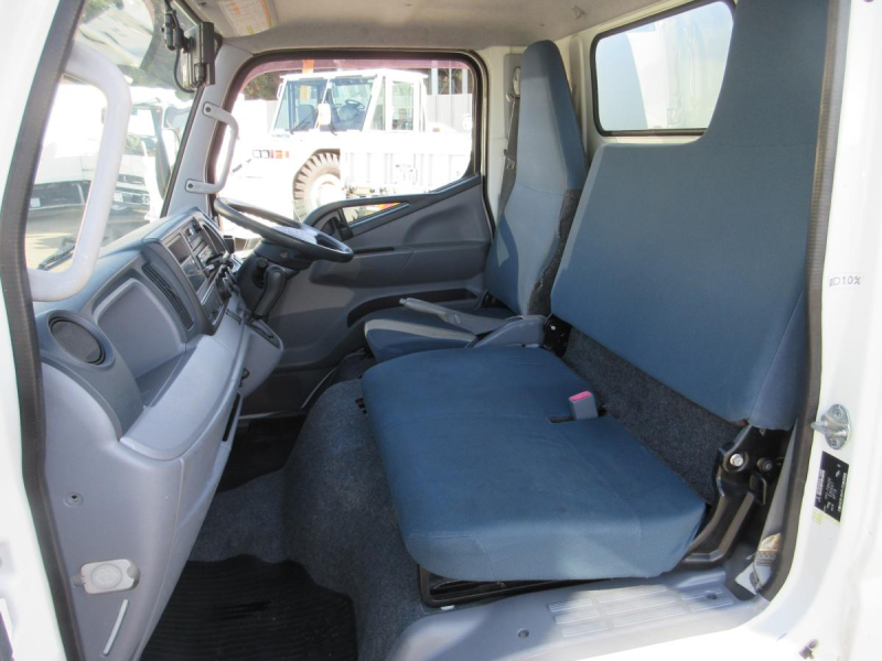 AT 保冷バン 積載1350Kg 東プレ製 !!|中古トラックの販売・買取・査定のアイナビ