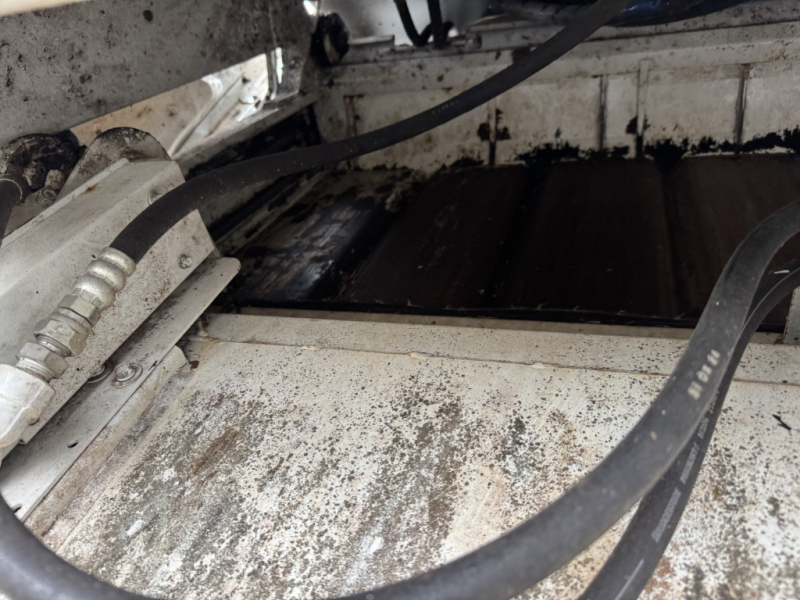 プレス式キャンターOEM新明和6.0立米ダンボールで使用|中古トラックの販売・買取・査定のアイナビ