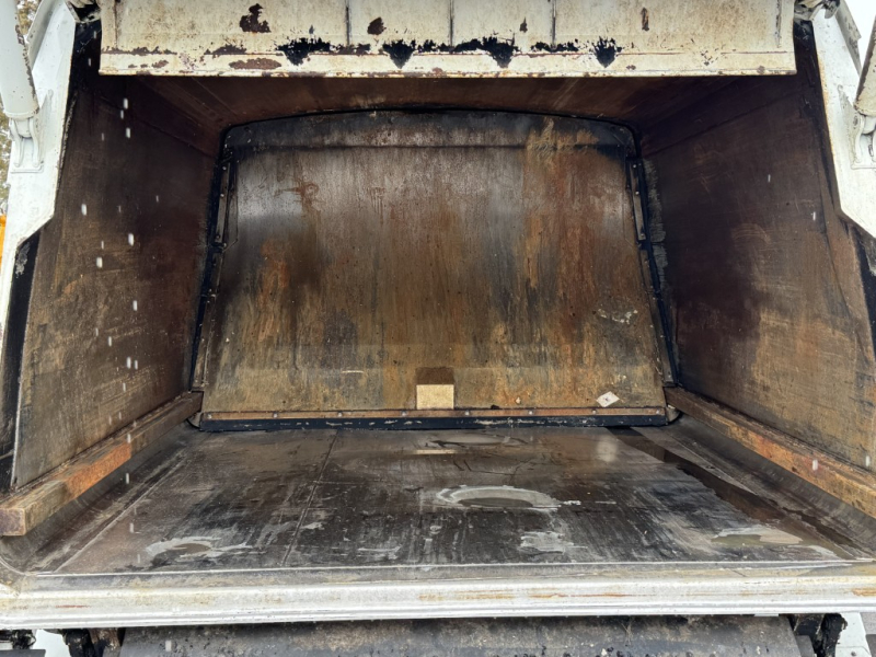 プレス式キャンターOEM新明和6.0立米ダンボールで使用|中古トラックの販売・買取・査定のアイナビ