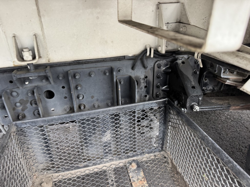 プレス式キャンターOEM新明和6.0立米ダンボールで使用|中古トラックの販売・買取・査定のアイナビ