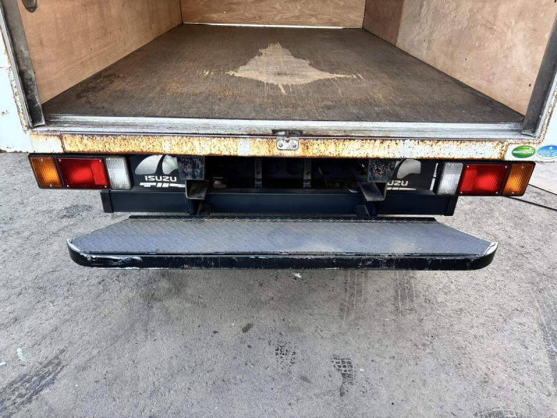 10尺 ショート アルミバン シャッター式|中古トラックの販売・買取・査定のアイナビ