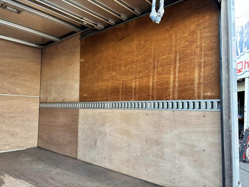 10尺 ショート アルミバン シャッター式|中古トラックの販売・買取・査定のアイナビ