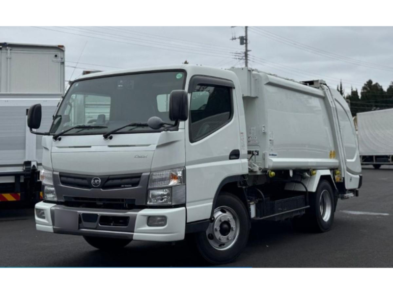 プレス式キャンターOEM新明和6.0立米ダンボールで使用|中古トラックの販売・買取・査定のアイナビ