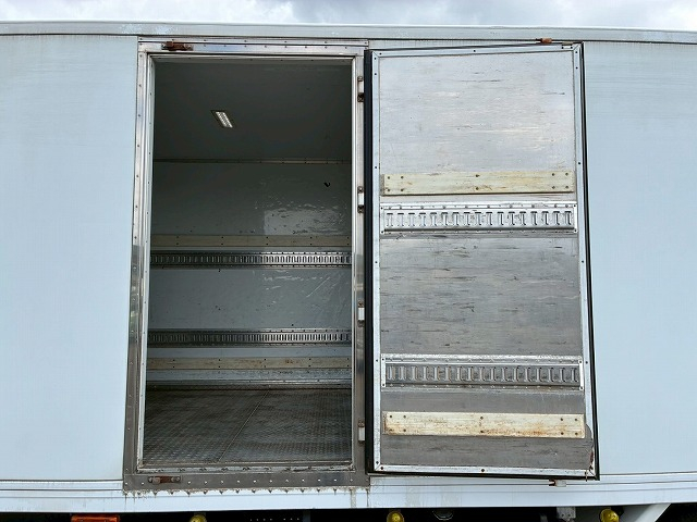 東プレ左サイド扉6速MTマニュアル4t8t中型冷凍バン|中古トラックの販売・買取・査定のアイナビ