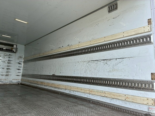 東プレ左サイド扉6速MTマニュアル4t8t中型冷凍バン|中古トラックの販売・買取・査定のアイナビ