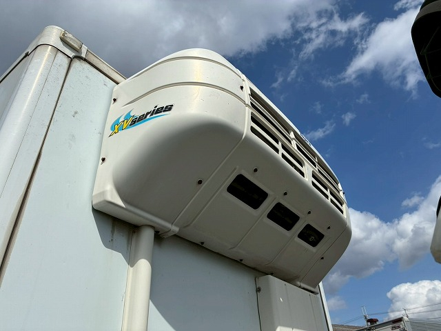 東プレ左サイド扉6速MTマニュアル4t8t中型冷凍バン|中古トラックの販売・買取・査定のアイナビ