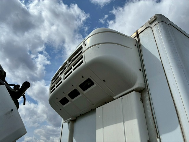 東プレ左サイド扉6速MTマニュアル4t8t中型冷凍バン|中古トラックの販売・買取・査定のアイナビ