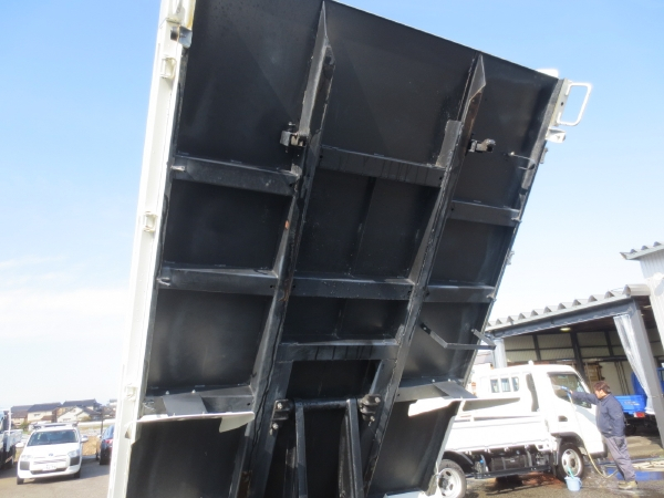 いすゞエルフフルフラットローダンプ|中古トラックの販売・買取・査定のアイナビ