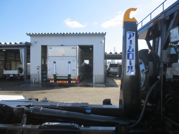 三菱ファイターアームロール|中古トラックの販売・買取・査定のアイナビ