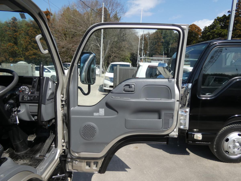 H283トン ダンプ 6速マニュアル260230|中古トラックの販売・買取・査定のアイナビ