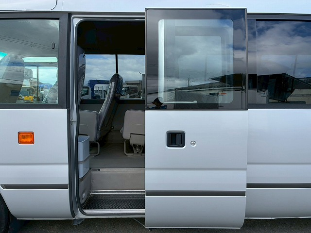 乗車定員29人自動扉オートスイングドア距離浅記録簿完備|中古トラックの販売・買取・査定のアイナビ