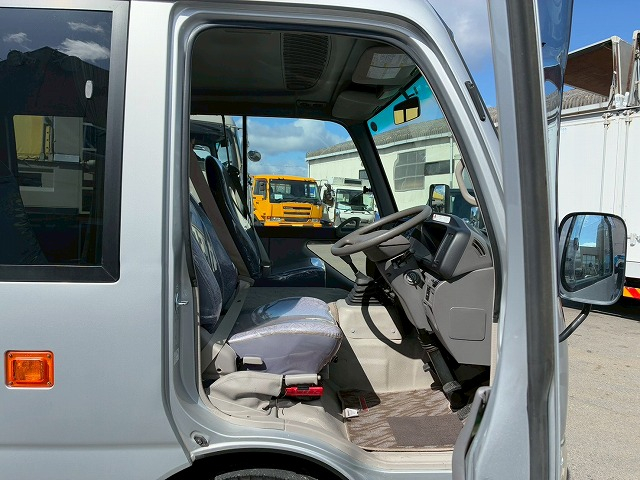 乗車定員29人自動扉オートスイングドア距離浅記録簿完備|中古トラックの販売・買取・査定のアイナビ