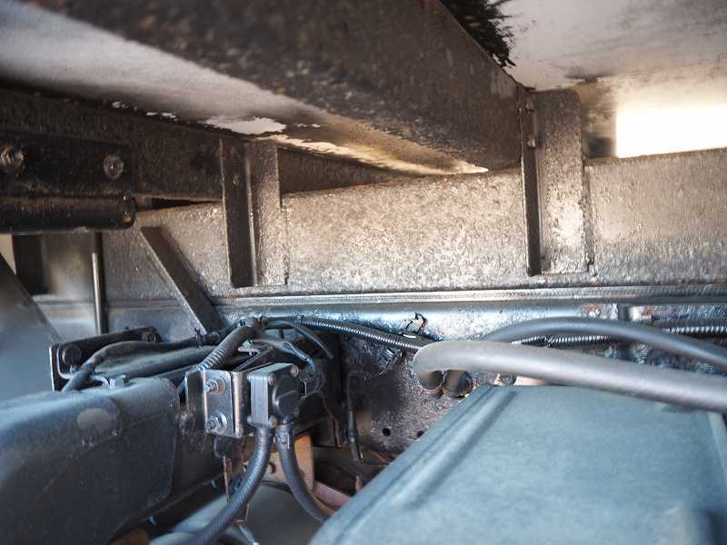 トヨタダイナ4WD10尺アルミバンゲート付き|中古トラックの販売・買取・査定のアイナビ