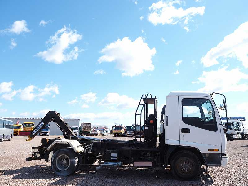 いすゞフォワード新明和製ツインホイストアームロール|中古トラックの販売・買取・査定のアイナビ