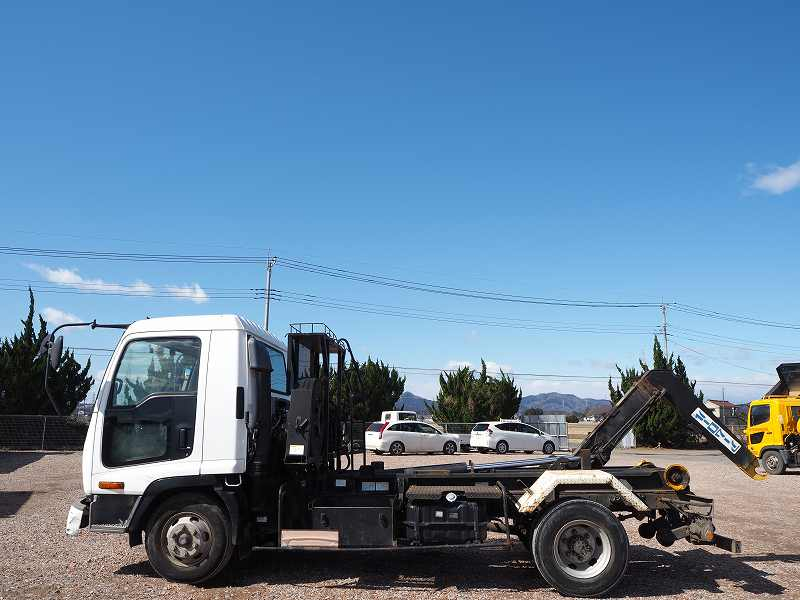 いすゞフォワード新明和製ツインホイストアームロール|中古トラックの販売・買取・査定のアイナビ