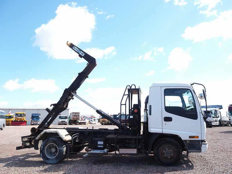 いすゞフォワード新明和製ツインホイストアームロール|中古トラックの販売・買取・査定のアイナビ