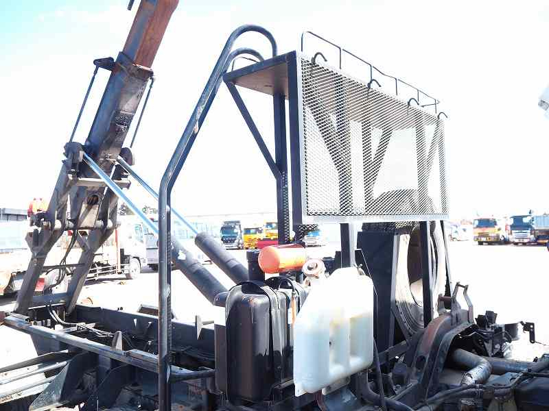 いすゞフォワード新明和製ツインホイストアームロール|中古トラックの販売・買取・査定のアイナビ