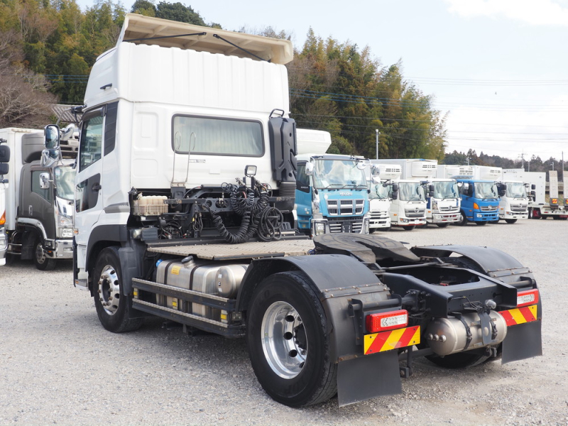 UDトラックス トラクタ クオン|中古トラックの販売・買取・査定のアイナビ