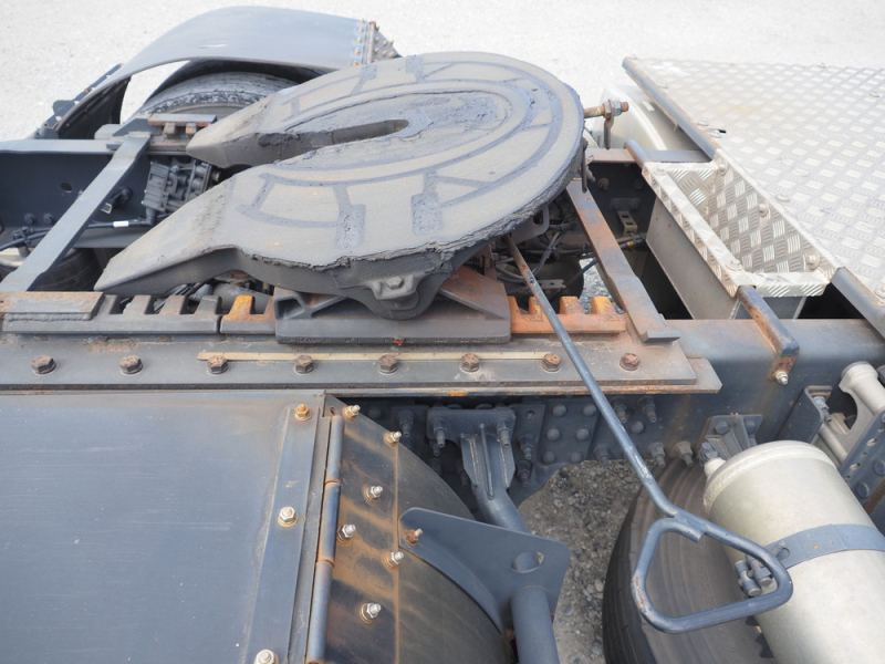 UDトラックス トラクタ クオン|中古トラックの販売・買取・査定のアイナビ