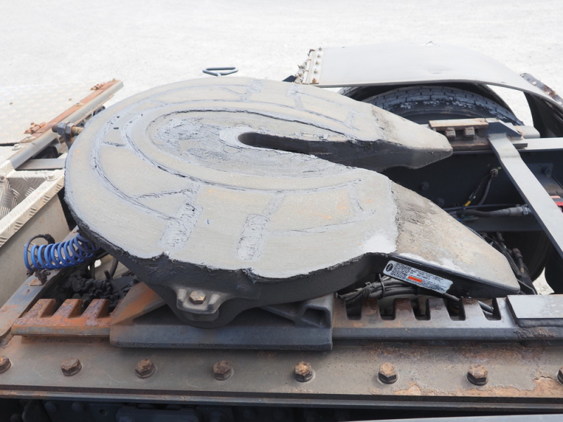 UDトラックス トラクタ クオン|中古トラックの販売・買取・査定のアイナビ