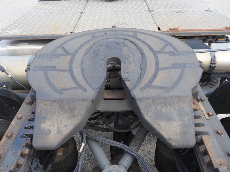 UDトラックス トラクタ クオン|中古トラックの販売・買取・査定のアイナビ