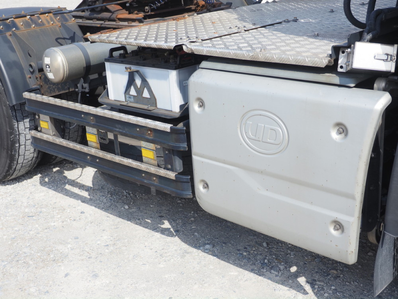 UDトラックス トラクタ クオン|中古トラックの販売・買取・査定のアイナビ