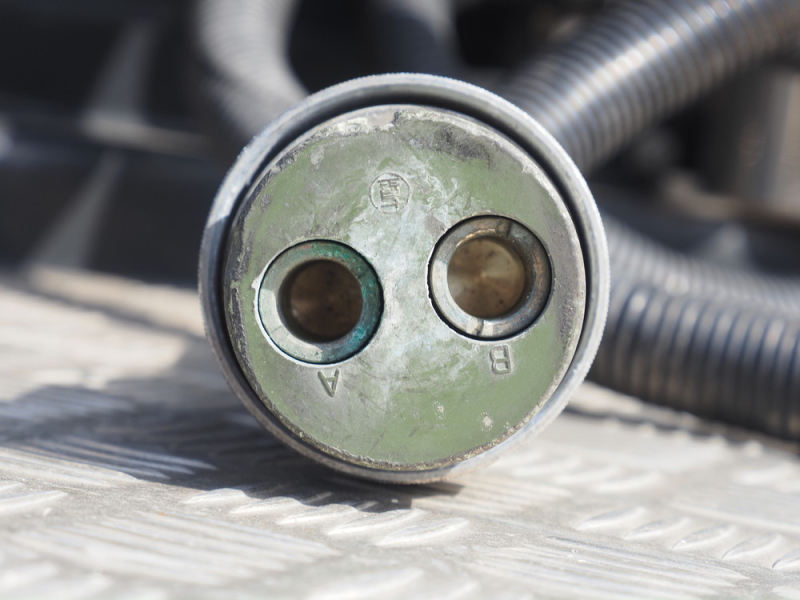 UDトラックス トラクタ クオン|中古トラックの販売・買取・査定のアイナビ