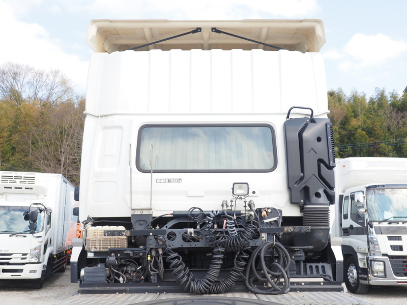 UDトラックス トラクタ クオン|中古トラックの販売・買取・査定のアイナビ