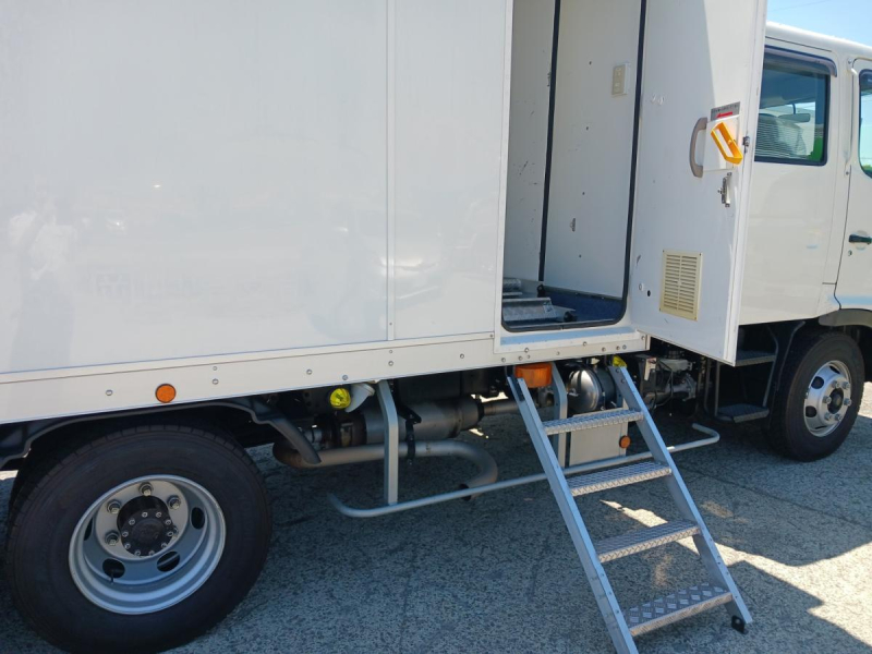 距離少ない2万km、ゲートバン、7人乗り|中古トラックの販売・買取・査定のアイナビ