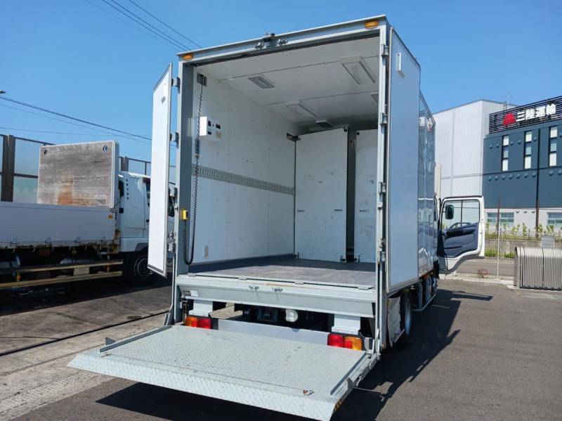 距離少ない2万km、ゲートバン、7人乗り|中古トラックの販売・買取・査定のアイナビ