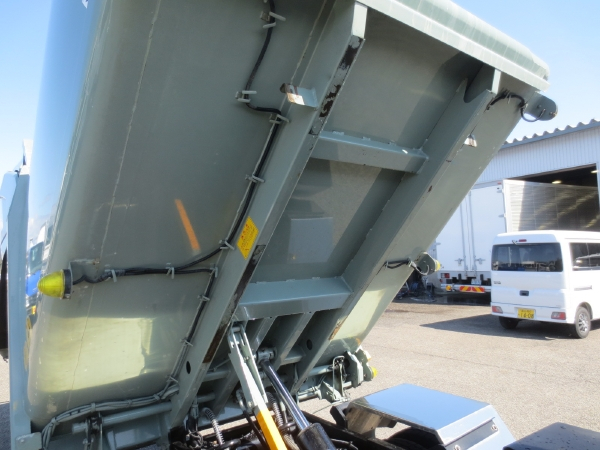 いすゞエルフ巻込み式パッカー車|中古トラックの販売・買取・査定のアイナビ