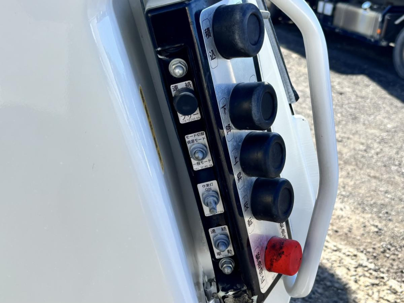 ワイド幅 プレス式パッカー車 新明和製6.0立米|中古トラックの販売・買取・査定のアイナビ