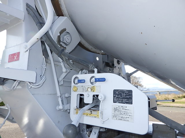 日野平成29年☆増トンミキサー車☆予備検査証付|中古トラックの販売・買取・査定のアイナビ