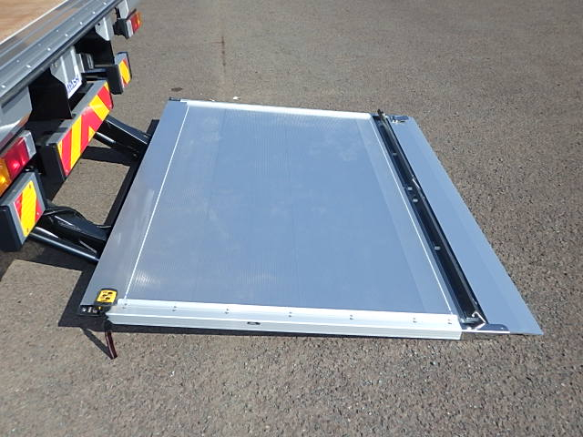 三菱令和7年式☆跳ね上げゲート付きアルミバン☆車検付き|中古トラックの販売・買取・査定のアイナビ