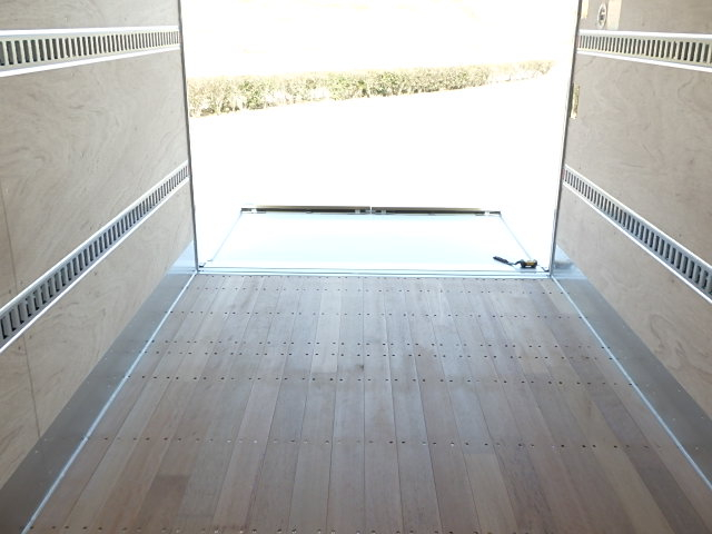 三菱令和7年式☆跳ね上げゲート付きアルミバン☆車検付き|中古トラックの販売・買取・査定のアイナビ