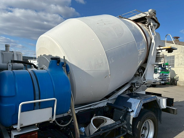 保証対象車両増トン新明和工業ベッドレス240馬力6速MT|中古トラックの販売・買取・査定のアイナビ