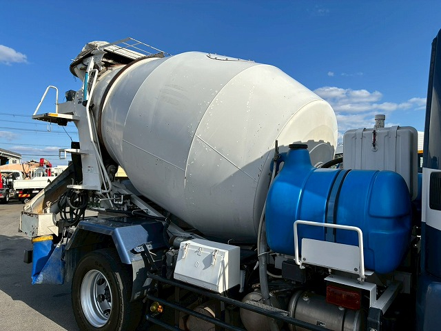 保証対象車両増トン新明和工業ベッドレス240馬力6速MT|中古トラックの販売・買取・査定のアイナビ