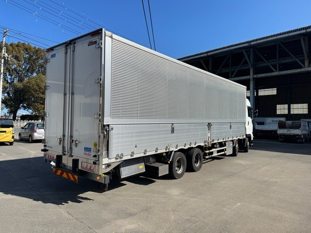 H30ギガ4軸低床ウイング 車検付き 13.4t 7MT|中古トラックの販売・買取・査定のアイナビ