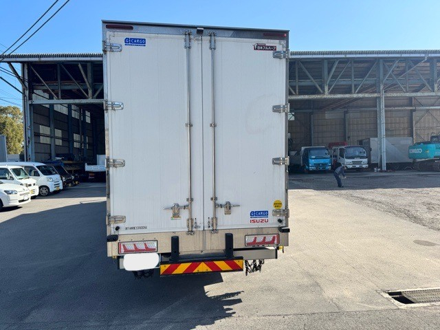 H30ギガ4軸低床ウイング 車検付き 13.4t 7MT|中古トラックの販売・買取・査定のアイナビ