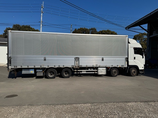 H30ギガ4軸低床ウイング 車検付き 13.4t 7MT|中古トラックの販売・買取・査定のアイナビ