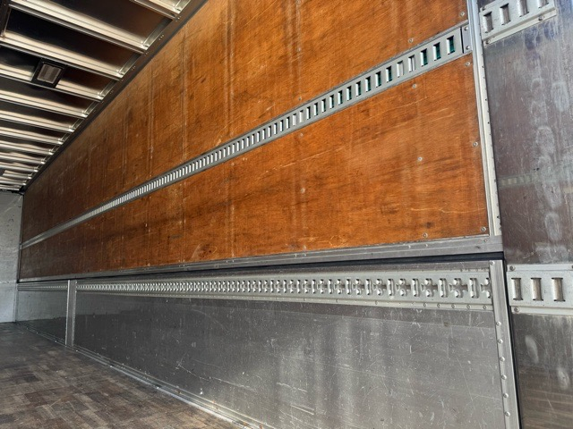 H30ギガ4軸低床ウイング 車検付き 13.4t 7MT|中古トラックの販売・買取・査定のアイナビ