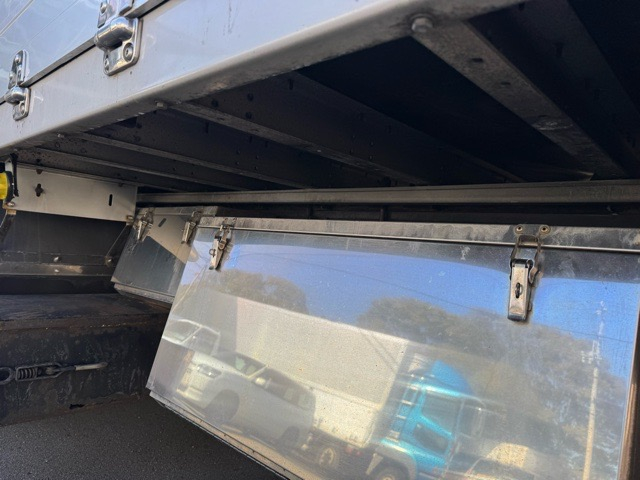 H30ギガ4軸低床ウイング 車検付き 13.4t 7MT|中古トラックの販売・買取・査定のアイナビ